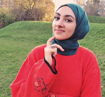 woman wearing a green hijab